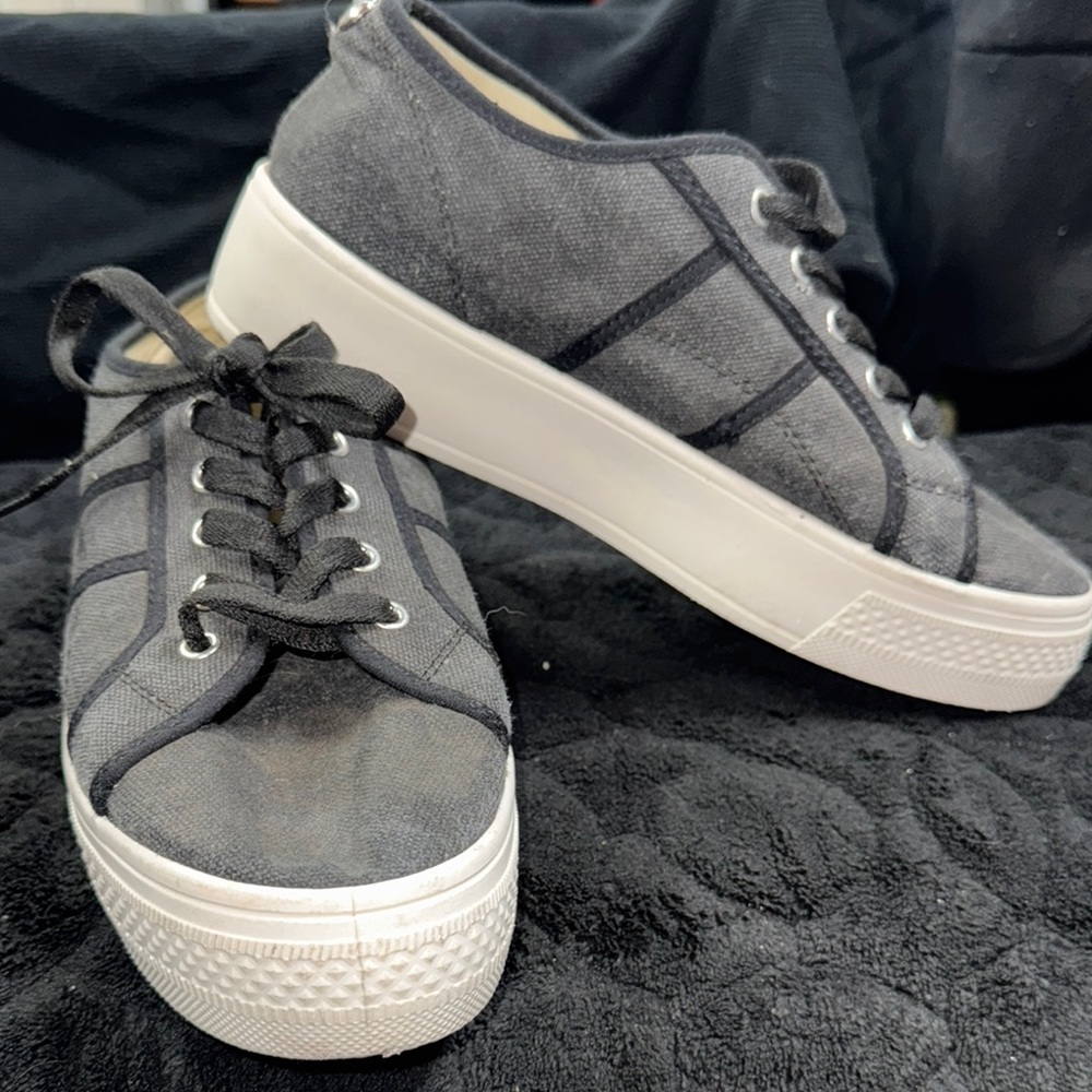 Rock & Candy Gray Sneakers with Minimalist Design